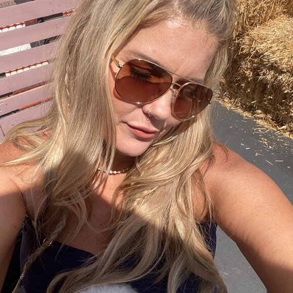 Meet your Posher, Trishalynn - Picture 2 of 3